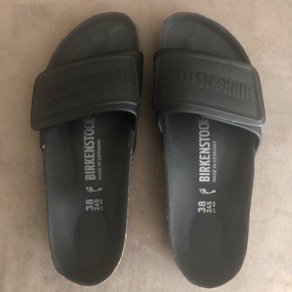 Birkenstock Tema Velcro slide in Black.
